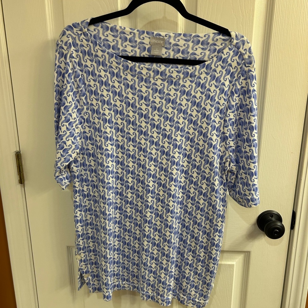 Chico's Size 2 Blue and White Patterned Women's Top Size Large